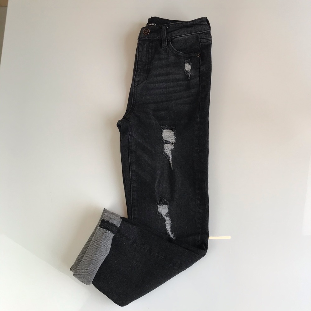 Fashion Nova black distressed jeans size 3/26